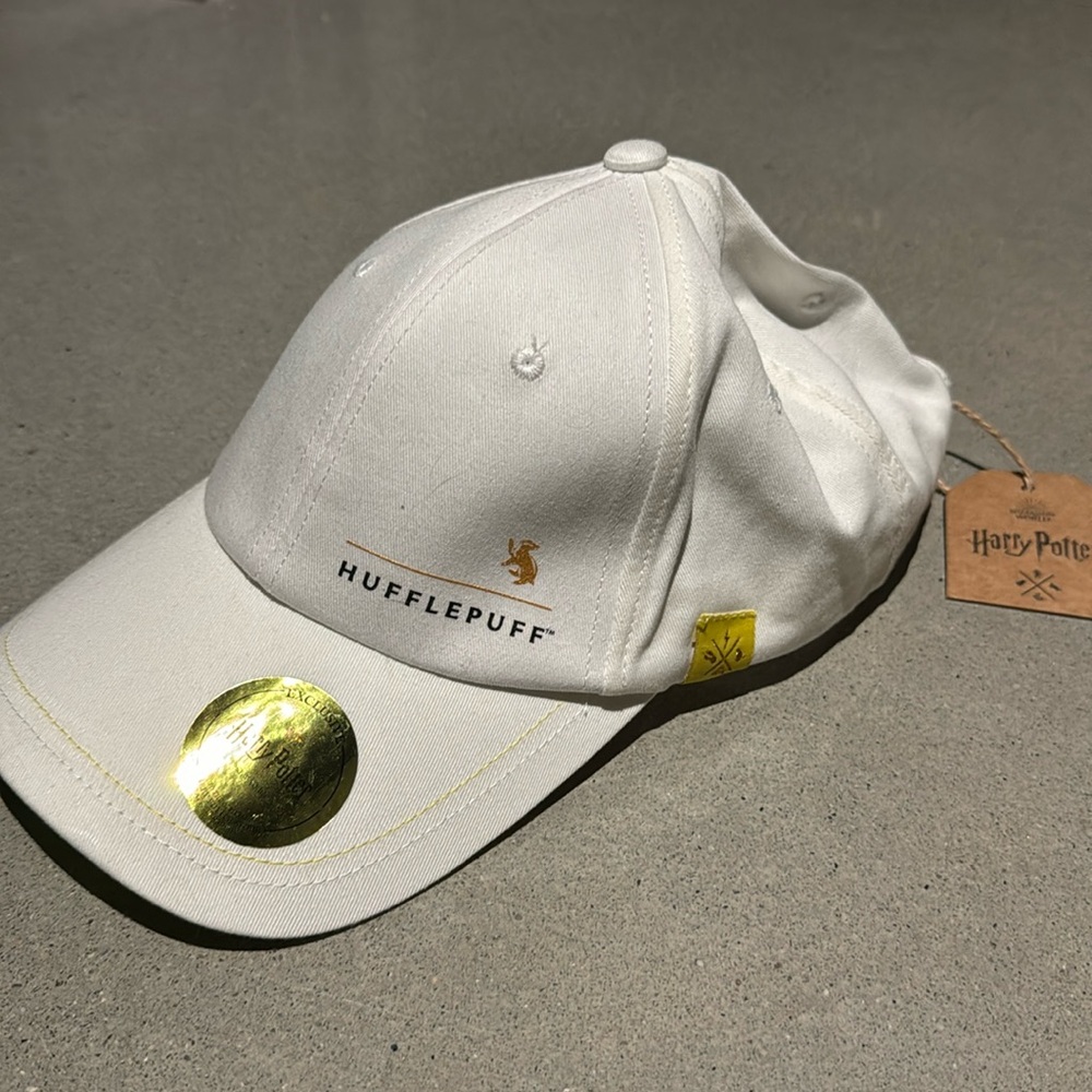 NWT Harry Potter Hufflepuff Hat